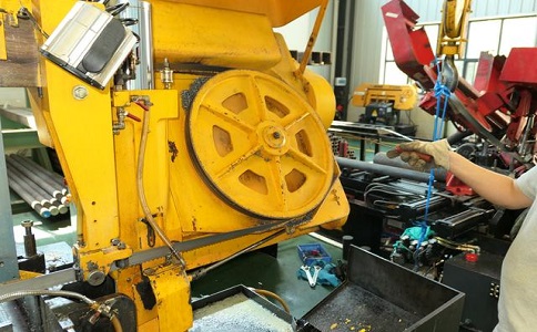 如何解决木鱼镇卧式金属带锯床切削时出现的断带现象？