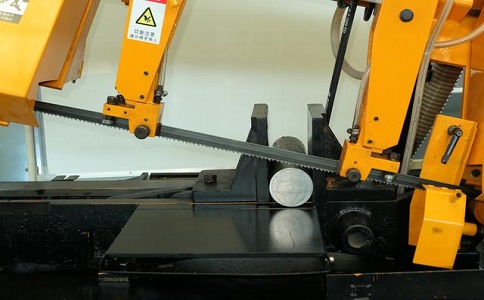 木鱼镇数控带锯床自动送料精度会出现偏差吗？